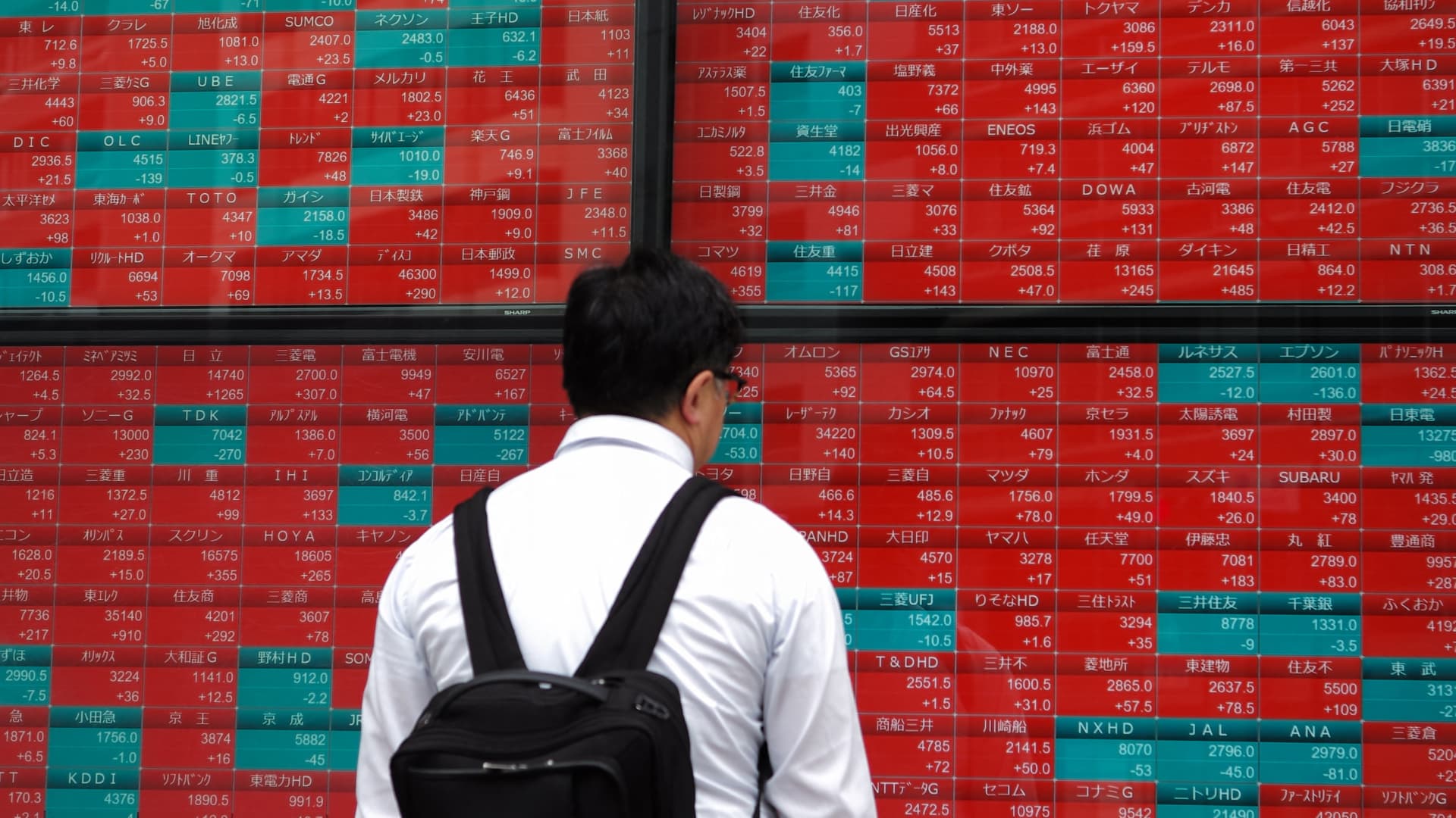 A global stock sell-off is deepening with investors fleeing to safe havens [Video]