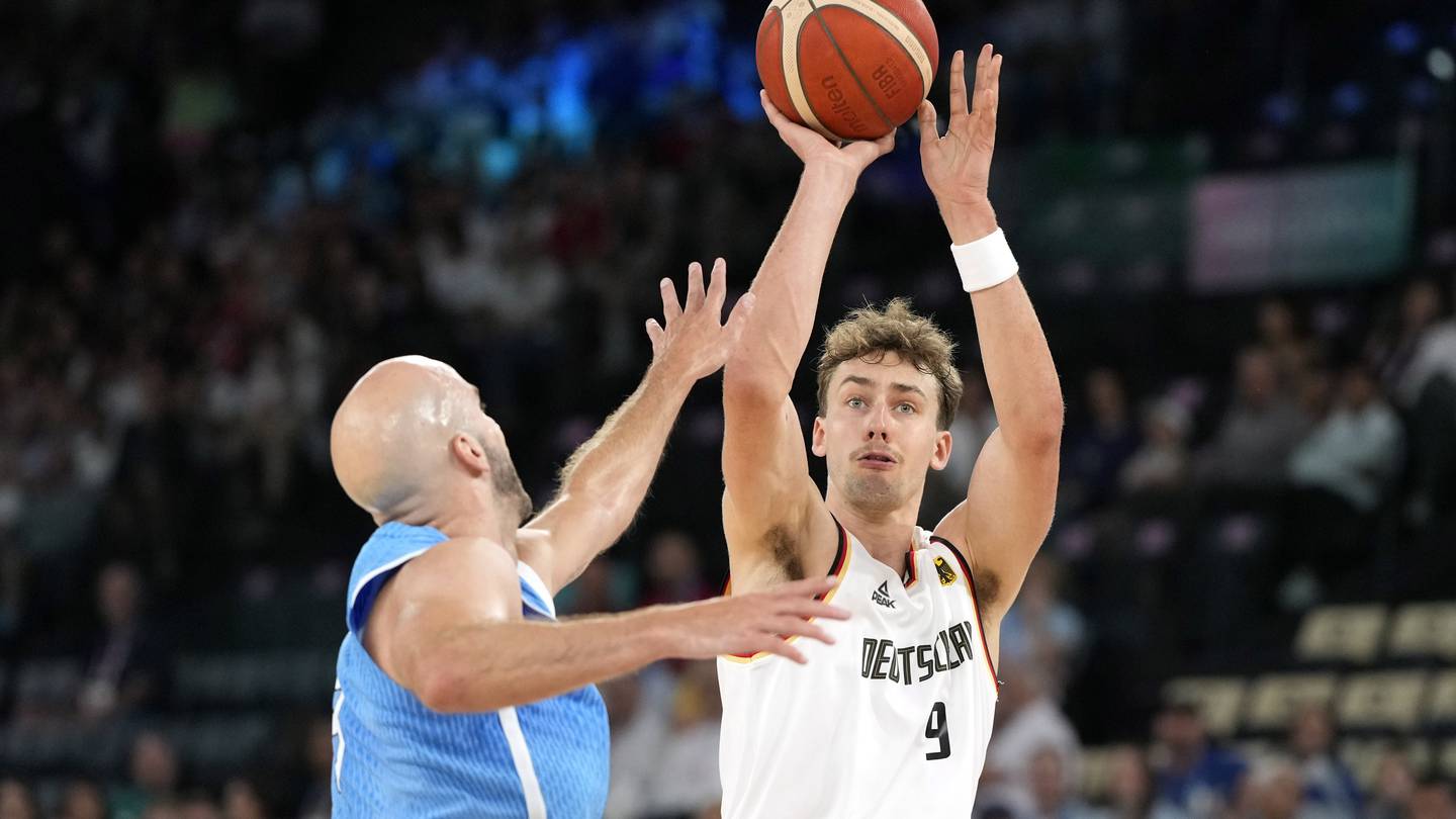 Strong second half lifts Germany over Greece 76-63 for first berth in Olympics semifinals  WPXI [Video]