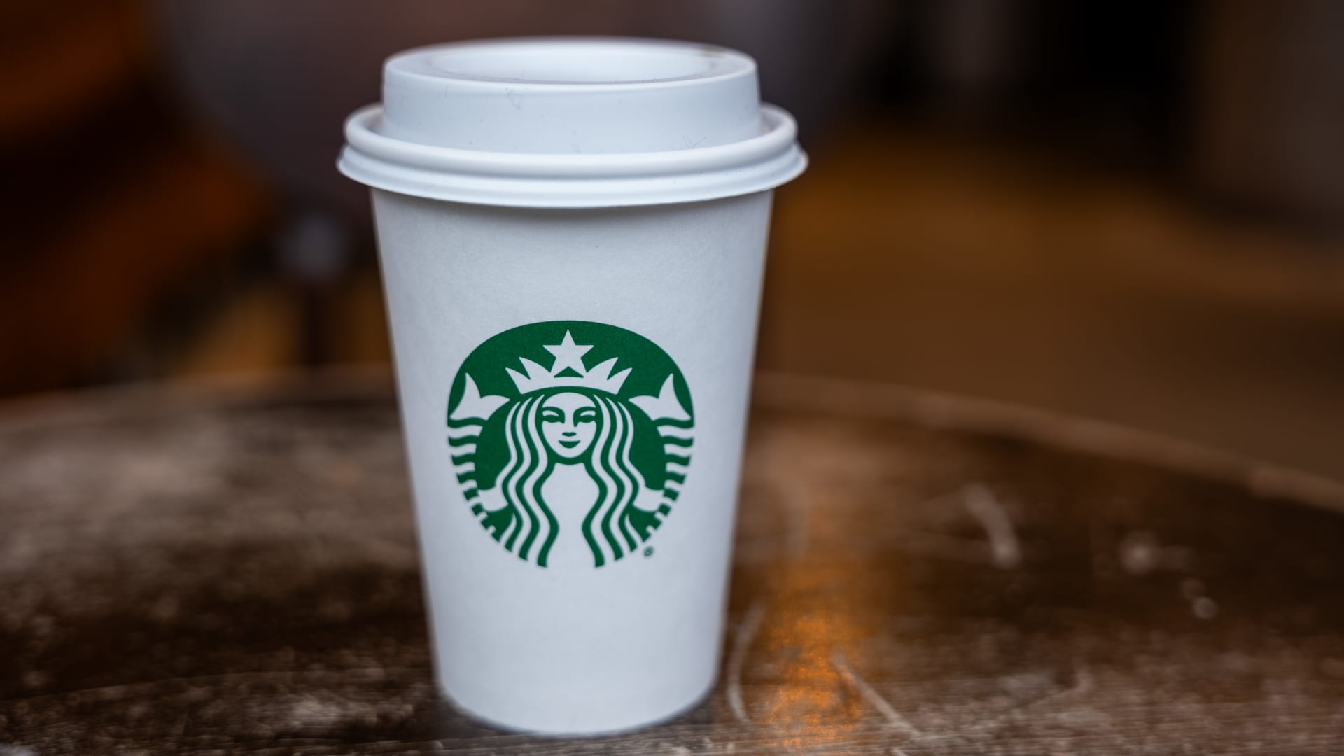 Why Starbucks is losing customers [Video]