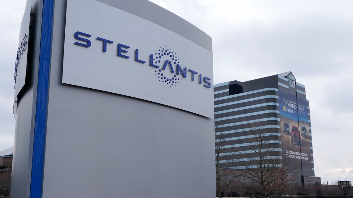 Stellantis warns union of job cuts at plant outside Detroit [Video]