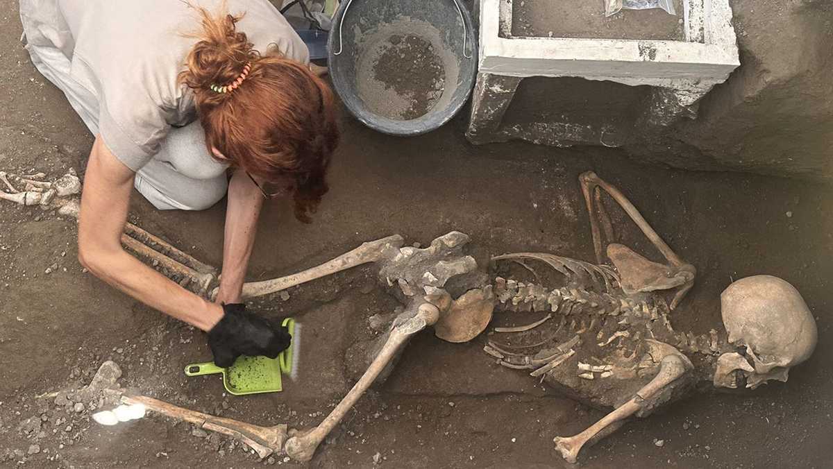 Pompeii archaeologists find bodies  and their treasure [Video]