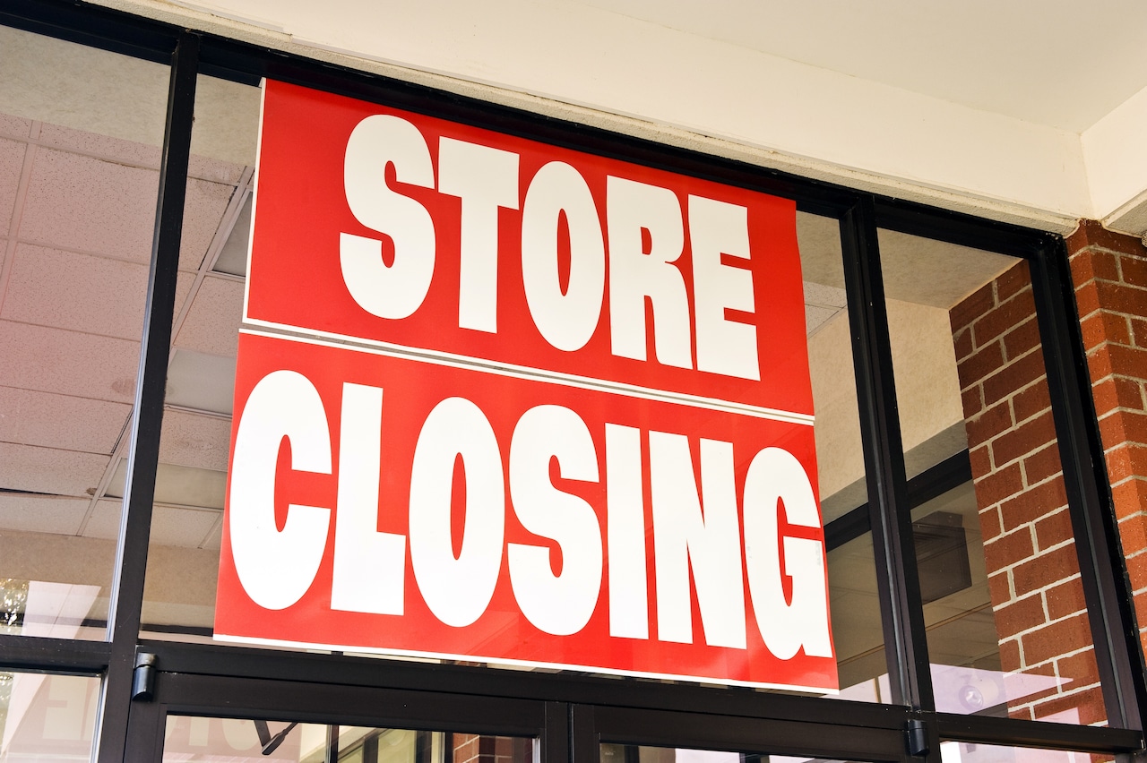 Flooring chain files for bankruptcy, closing 94 stores [Video]