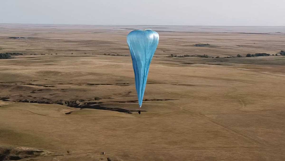 Giant balloons floating above Colorado’s wildfires could help to predict future blazes [Video]