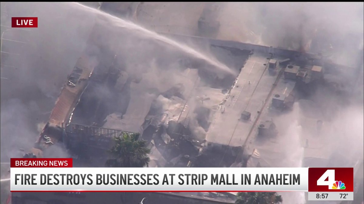 Fire burns at Anaheim strip mall  NBC Los Angeles [Video]