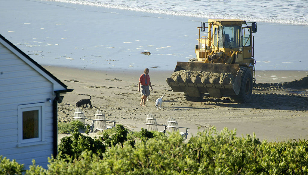 Billionaire accused of stealing sand from public California beach [Video]