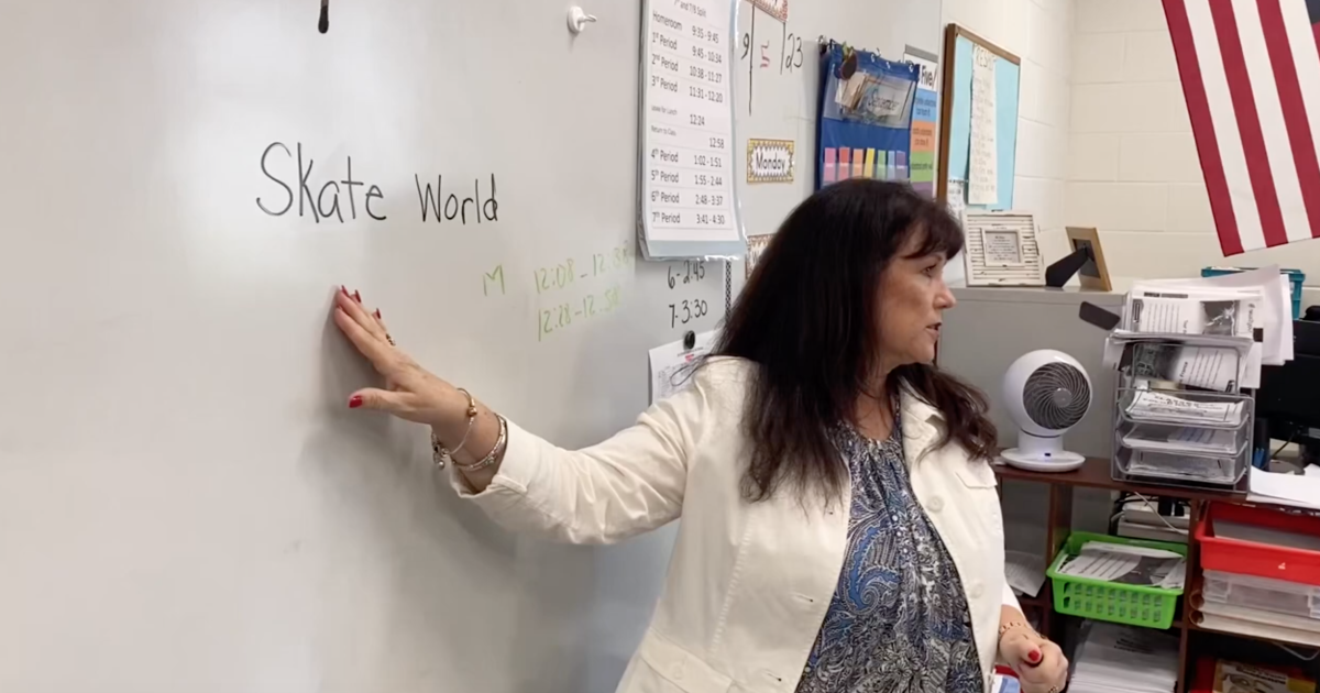 Florida school year starts with nearly 10,000 teacher vacancies, FEA says [Video]