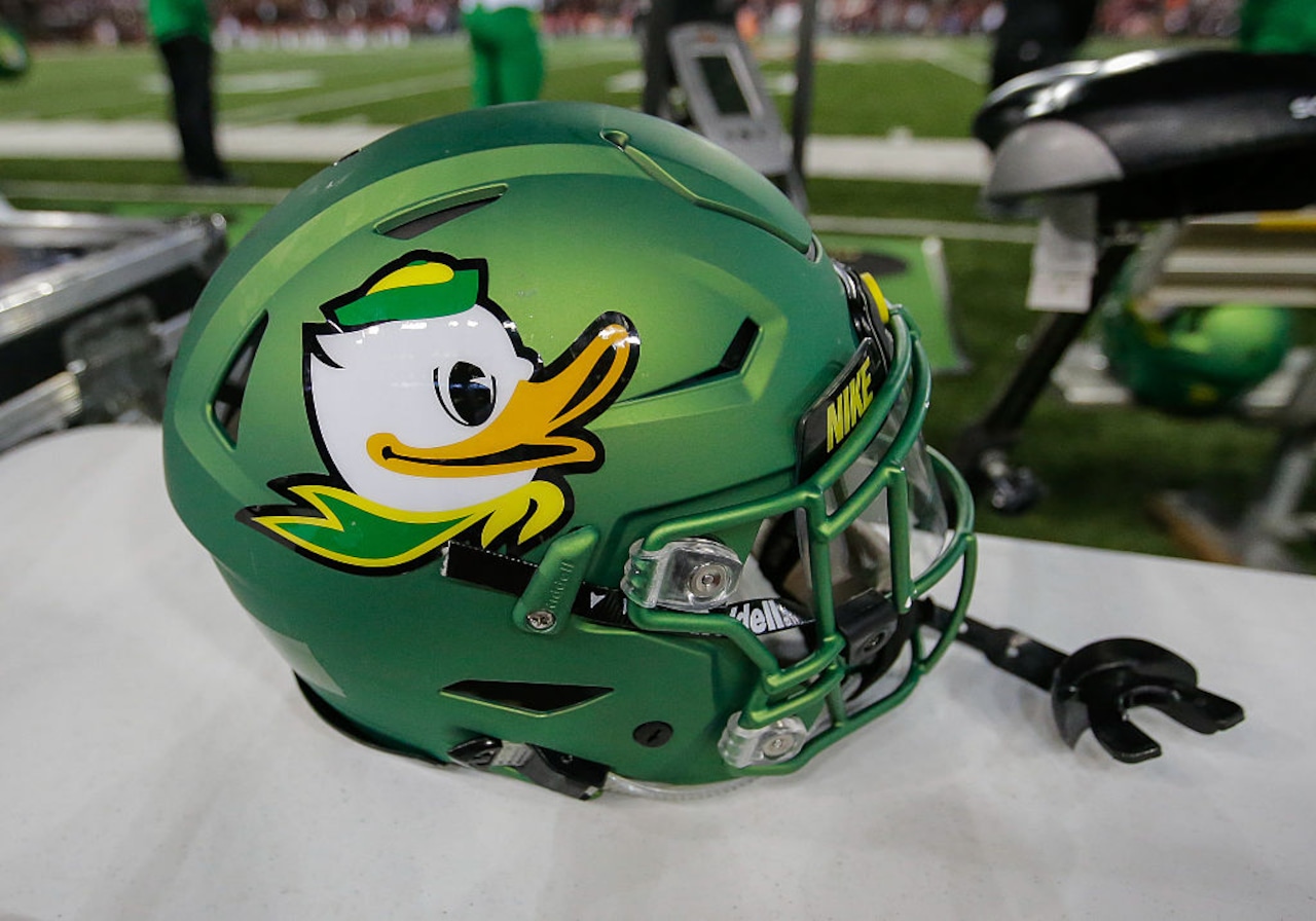 Oregon Ducks countdown to kickoff: At No. 16, a record-setting Rose Bowl QB [Video]