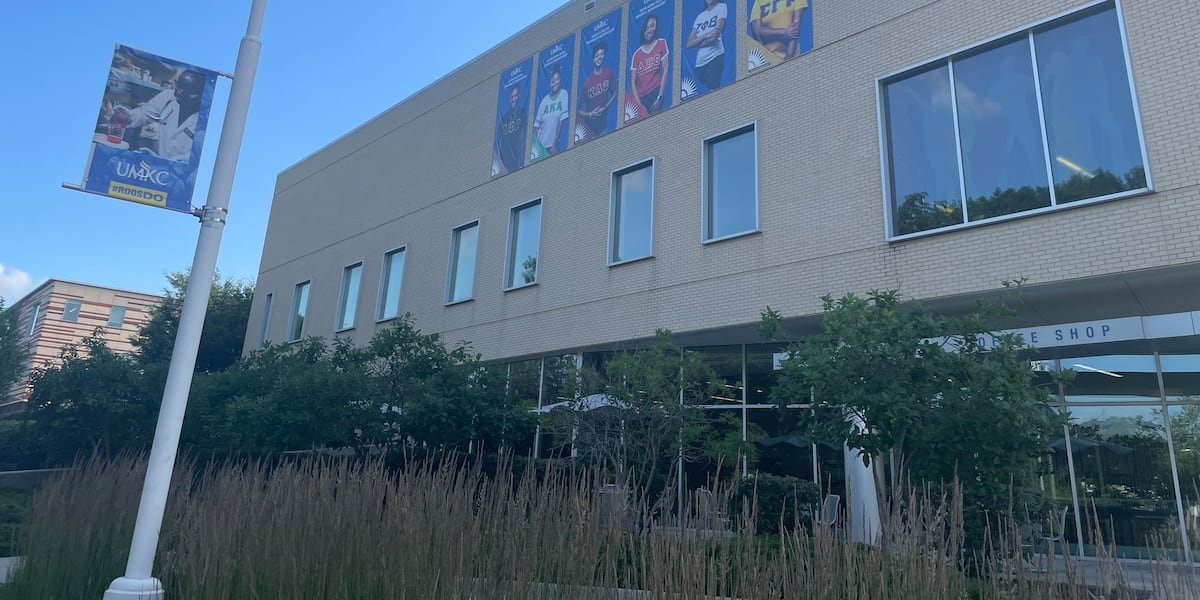 UMKC students prepare to start college as they unpack dorm rooms [Video]