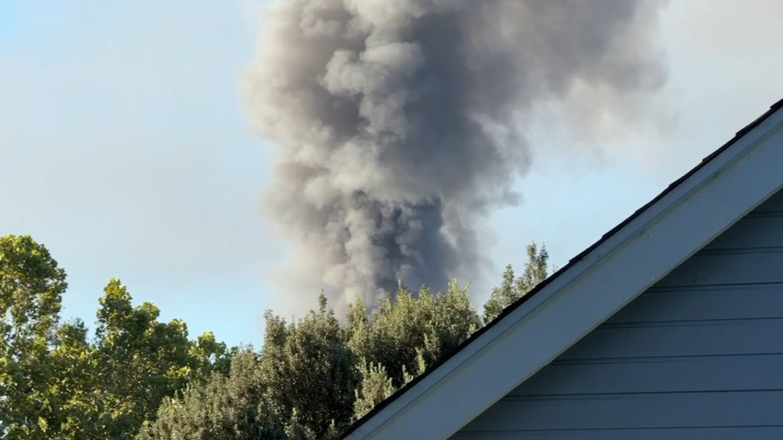 Crews contain fire at scrap metal yard on Stone Avenue in San Jose, officials say [Video]