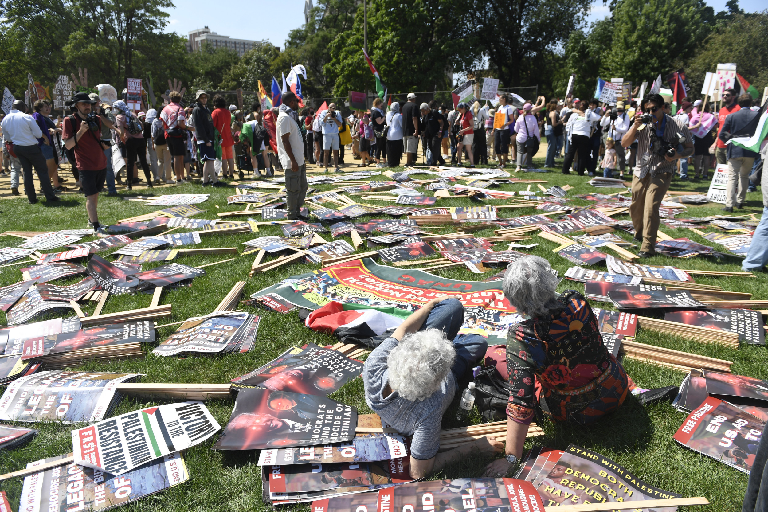 Pro-Palestinian Protests Off to Underwhelming Start As 2024 DNC Begins [Video]