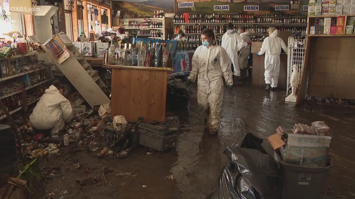 Seymour shopping plaza heavily damaged during Connecticut flooding; 14 of 16 businesses destroyed [Video]