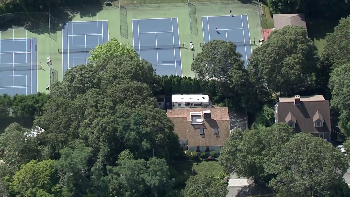 Mass. couple says pickleball noise keeping people from buying home [Video]