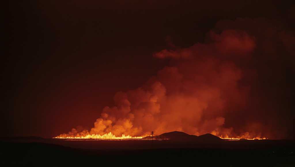 Volcano erupts in southwestern Iceland [Video]