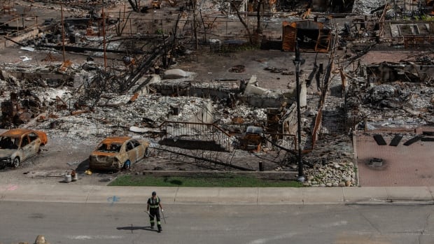 As wildfire risk recedes, Jasper business owners eager to reopen [Video]