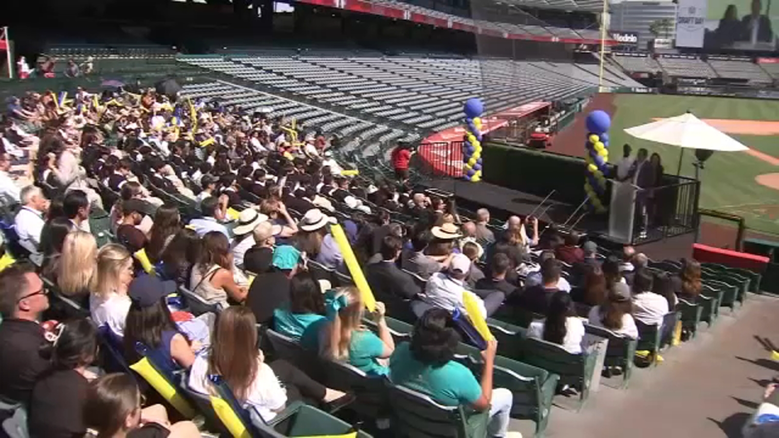 Cristo Rey Orange County High School hosts ‘Draft Day’ to pair students with corporations for work-study program [Video]