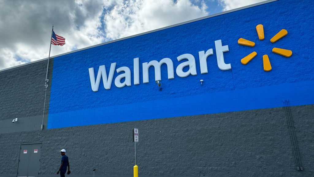 Walmart recalls apple juice sold in 25 states due to elevated arsenic levels [Video]