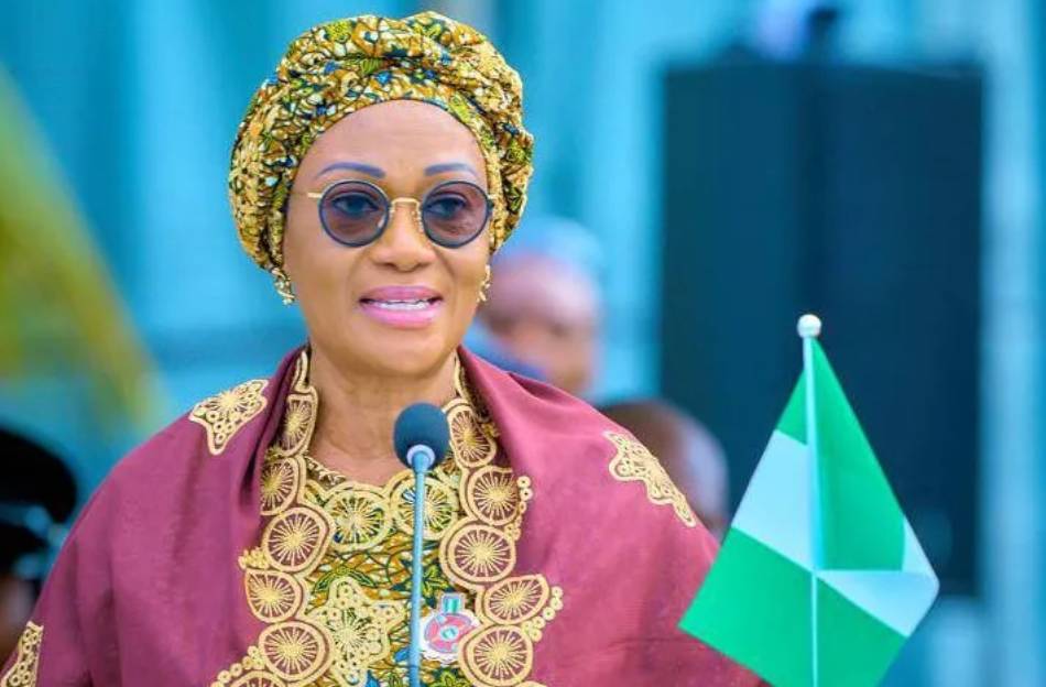 First Lady, Oluremi Tinubu, Empowers 1000 Women In Kaduna [Video]