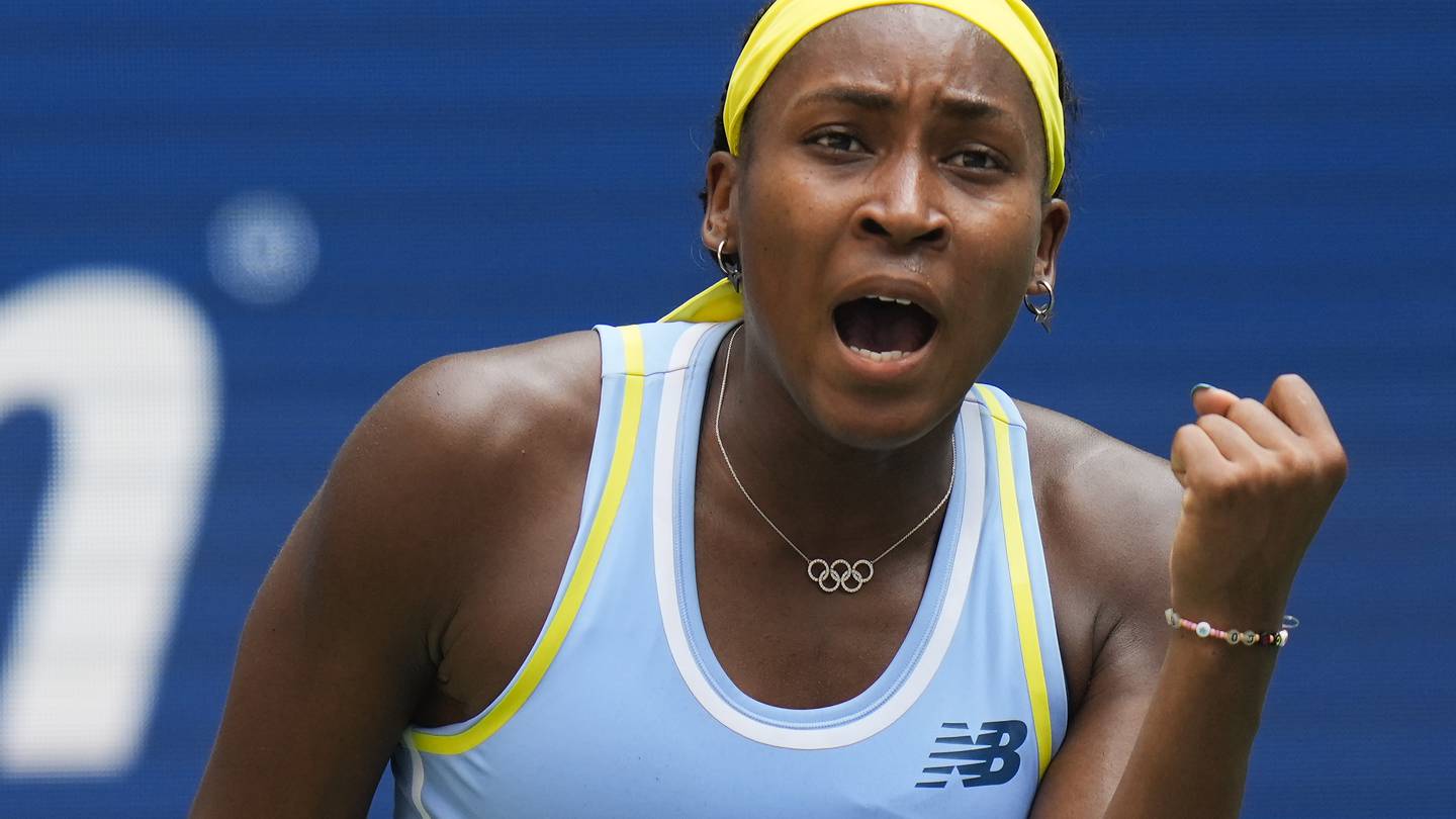 Coco Gauff begins her US Open title defense with an easy win after a two-match losing streak  Boston 25 News [Video]