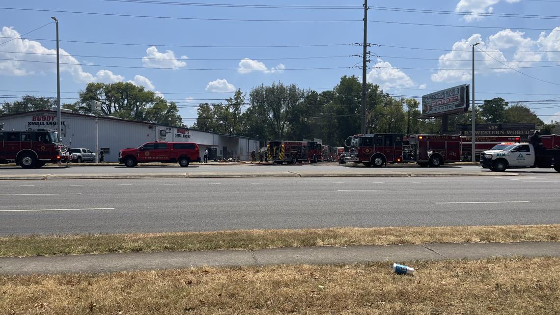 Huntsville Fire and Rescue responding to business fire on University Drive [Video]