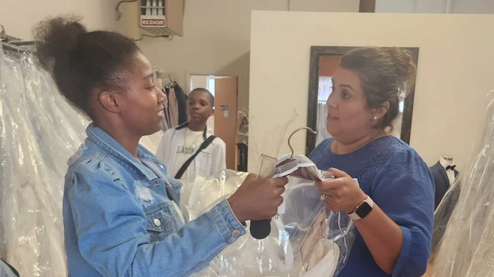 South San Francisco bridal shop surprises CA bride-to-be left without wedding dress after business closes unexpectedly [Video]