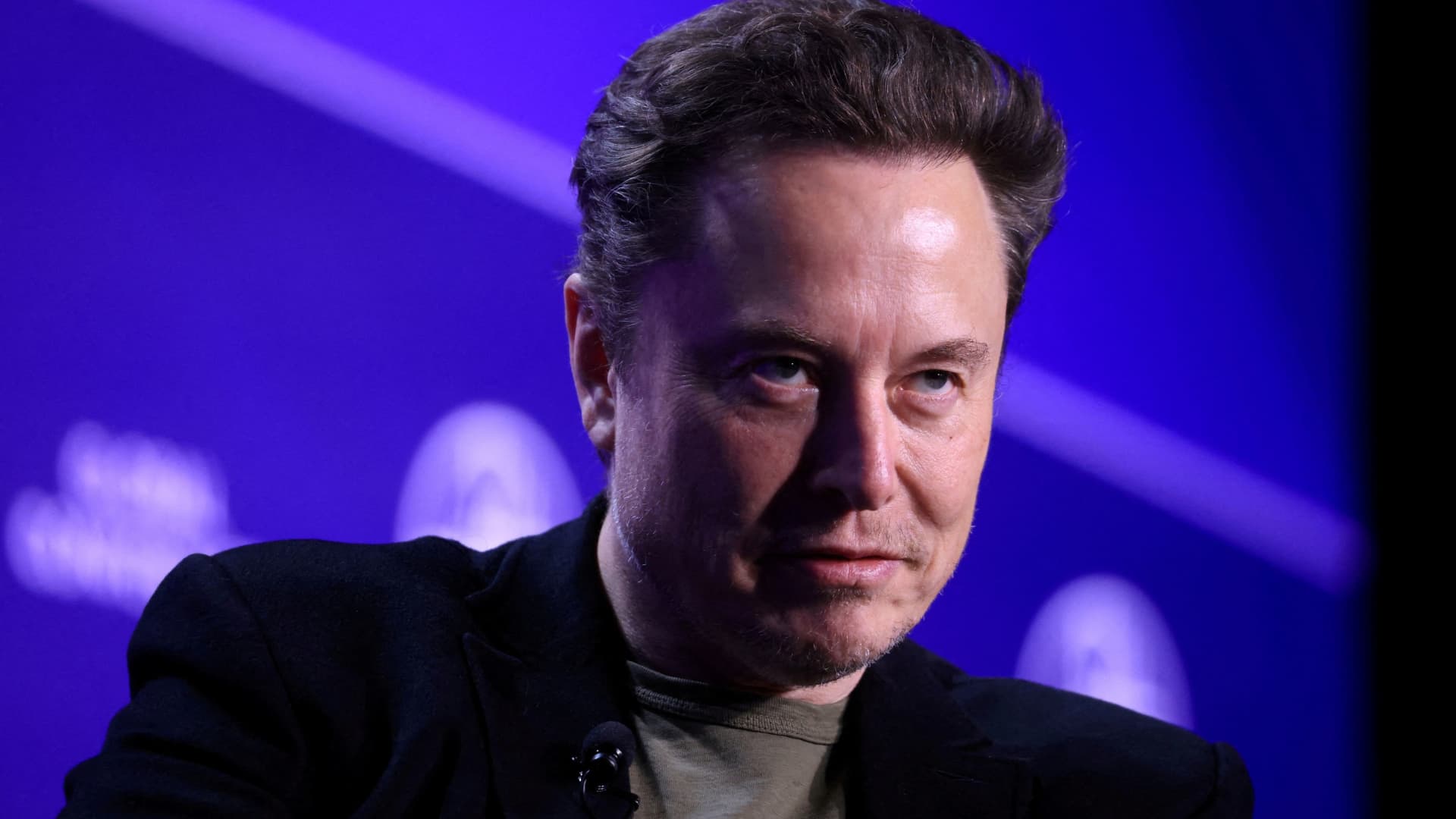 Elon Musk attacks Brazils top judge as X faces ban, Starlink finances frozen [Video]