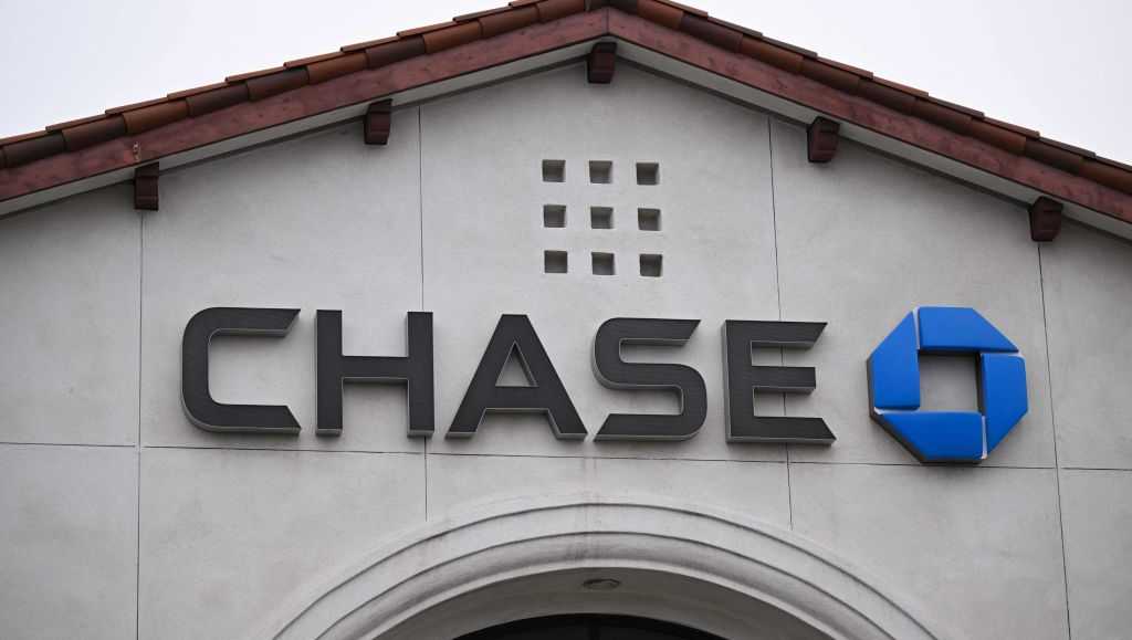 TikTok viral videos claim Chase Bank money hack. Company says it’s fraud