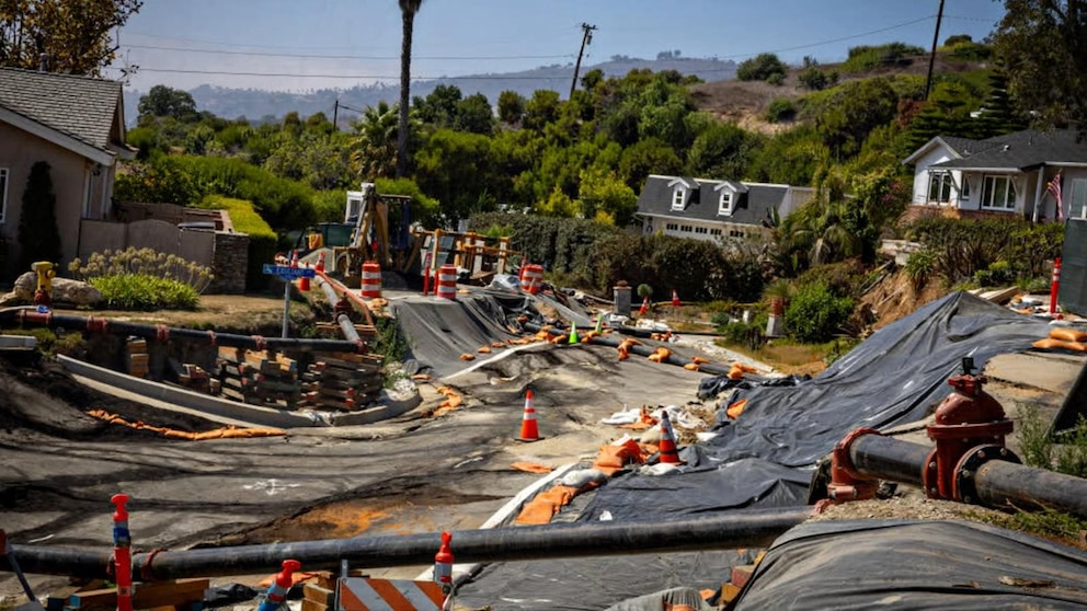 Video California landslides threaten homes, prompt evacuation warning [Video]