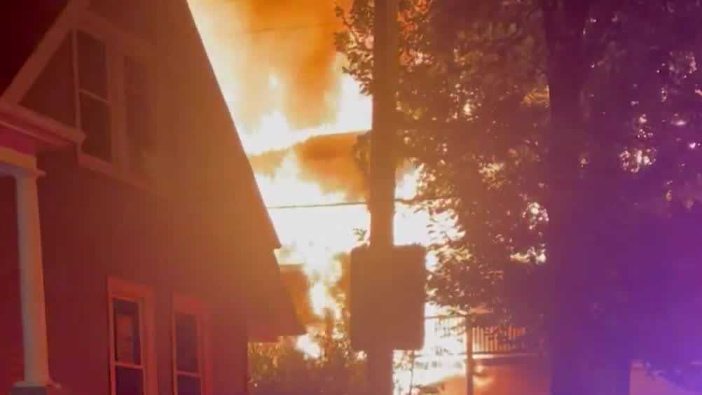 Home collapses, 6 others damaged in Milwaukee arson fire [Video]