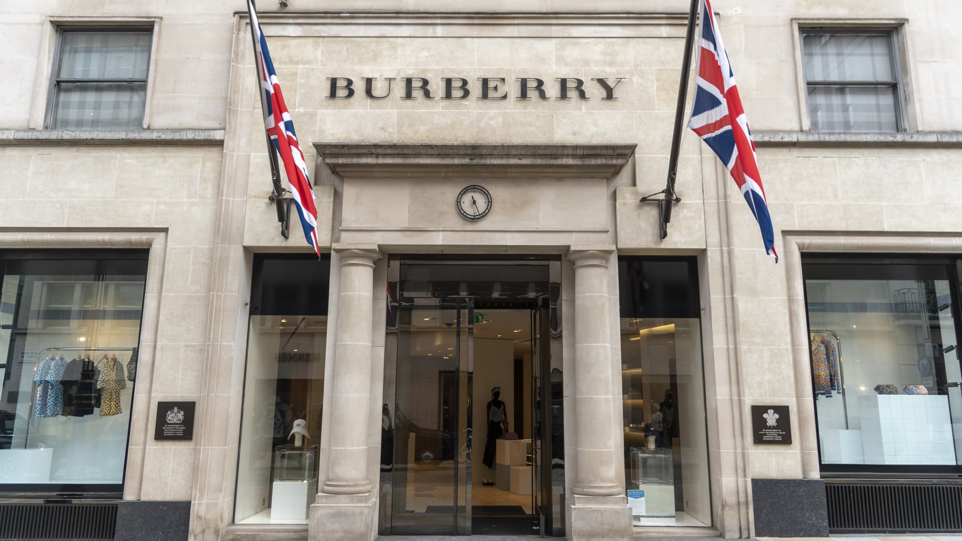 FTSE 100 drops struggling British luxury brand [Video]