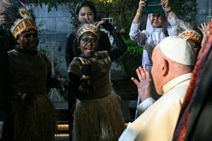 Pope appeals for religious unity at stadium mass in Indonesia [Video]