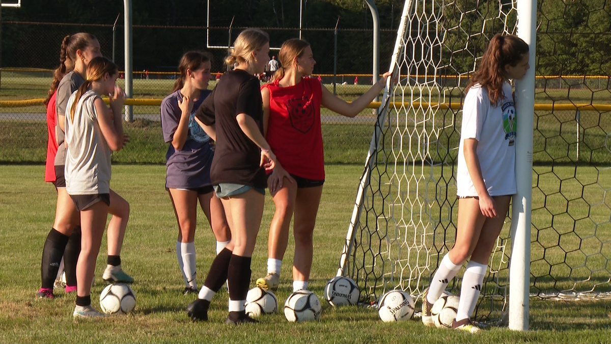 Saranac High School girls soccer returns 10 seniors in quest for fourth straight Class B sectional title [Video]