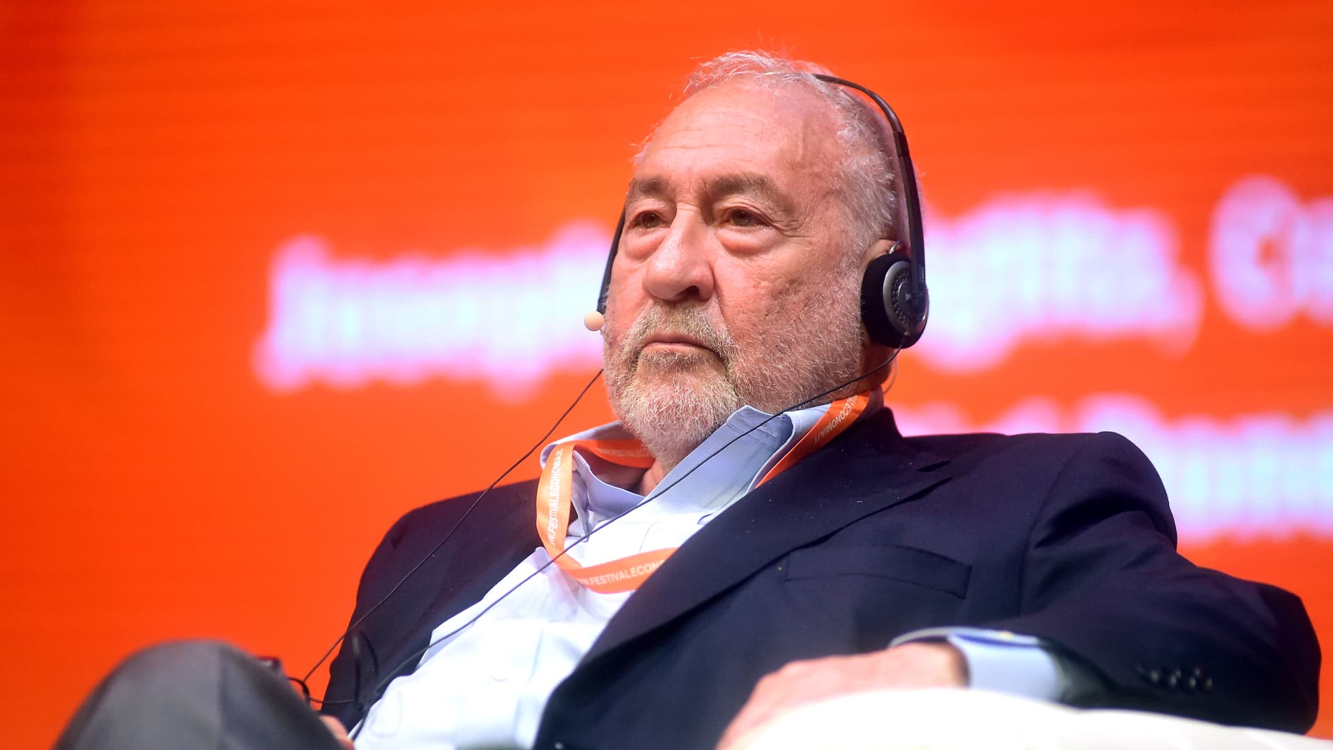 Nobel laureate Joseph Stiglitz wants the Fed to deliver a big rate cut [Video]