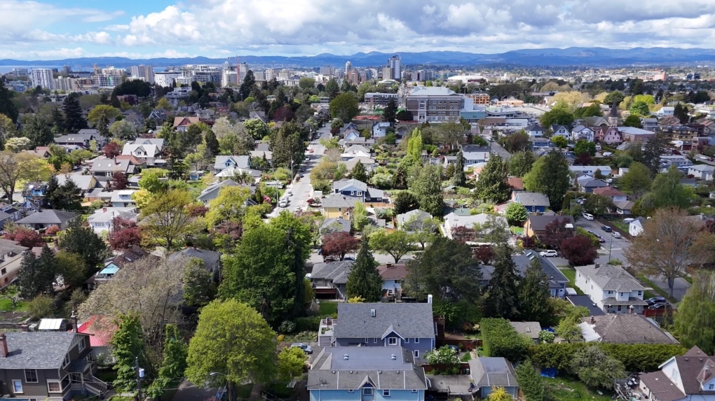 17 heat records broken in B.C. Friday [Video]