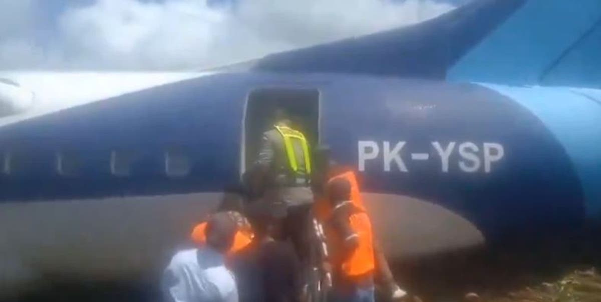 Passengers injured as plane skids off runway in Indonesia [Video]