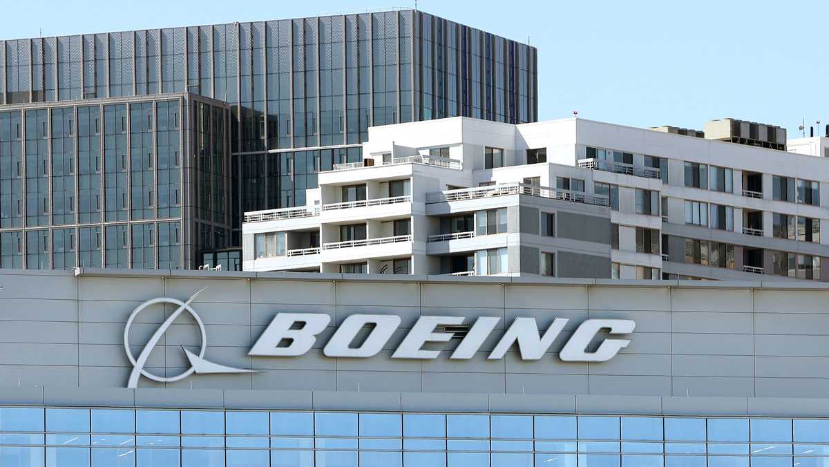 Boeing reaches deal with union to avoid strike [Video]