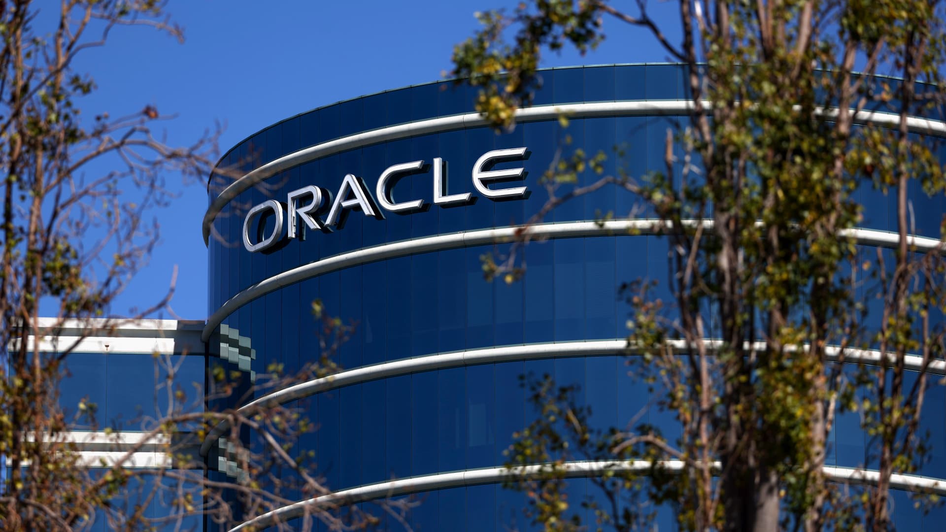 Oracle designing data center that would be powered by 3 small nuclear reactors [Video]