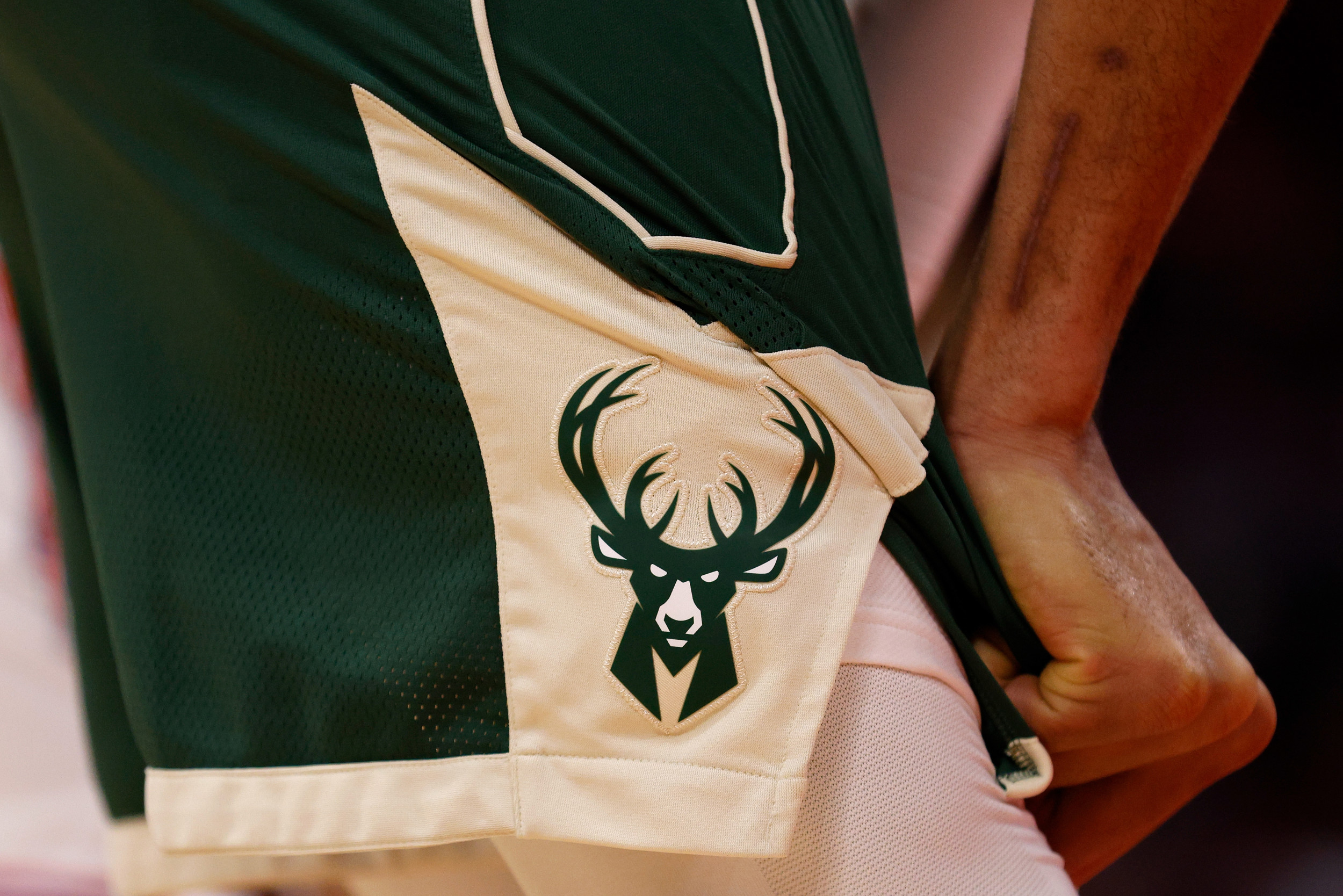 Former Bucks Wing Junior Bridgeman Obtaining 10 Percent of Milwaukee Ownership: Report [Video]