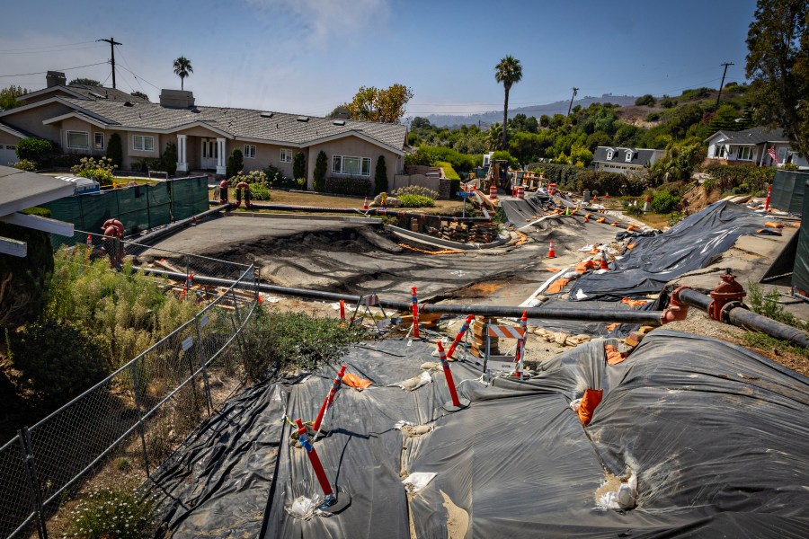 Gas, power shutoffs expand to Rolling Hills amid land movement threatening hundreds of homes [Video]