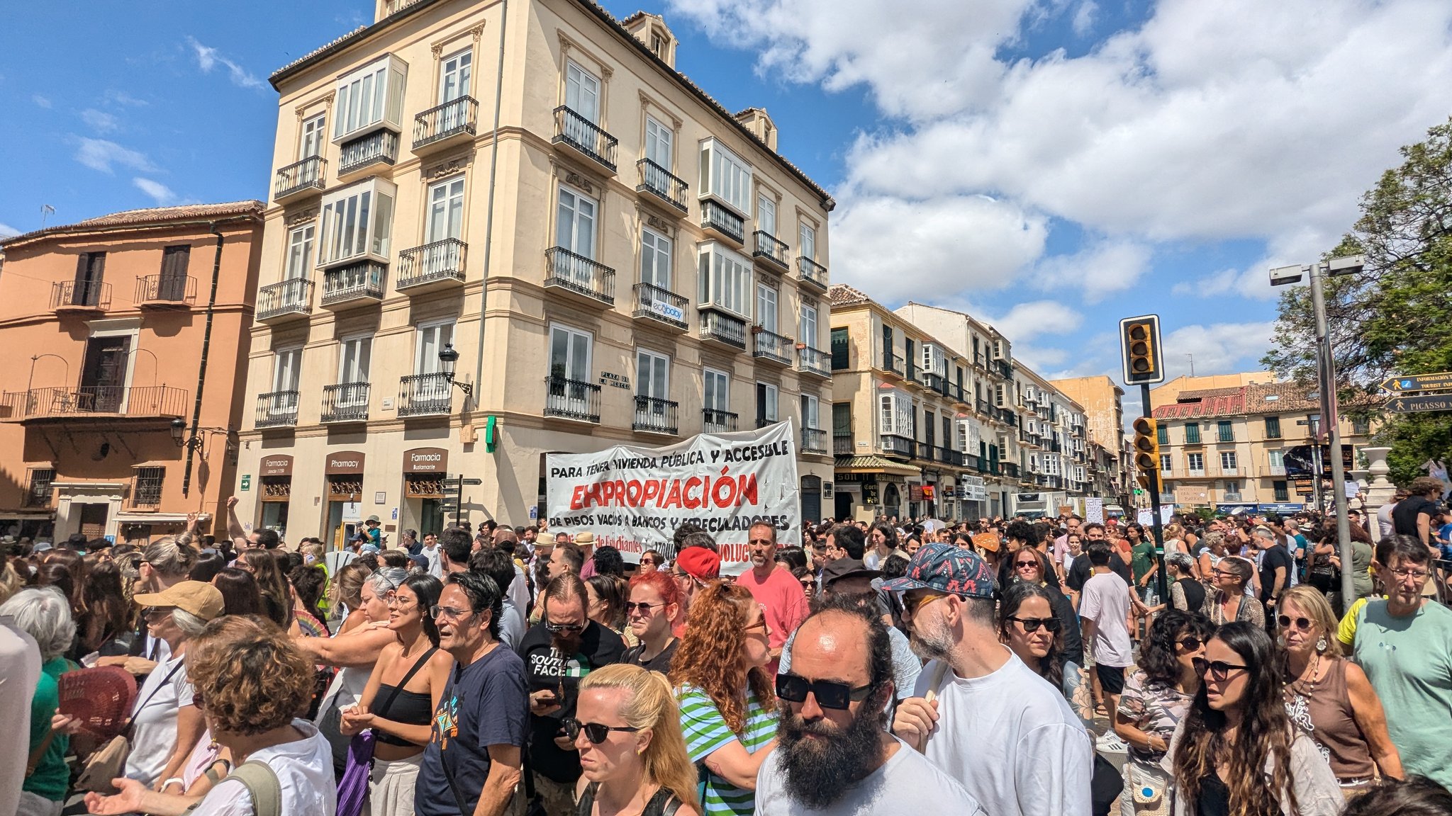 Turismofobia grows in Spain: Three in 10 locals hold a negative view of foreign tourists who annoy you in your own home [Video]