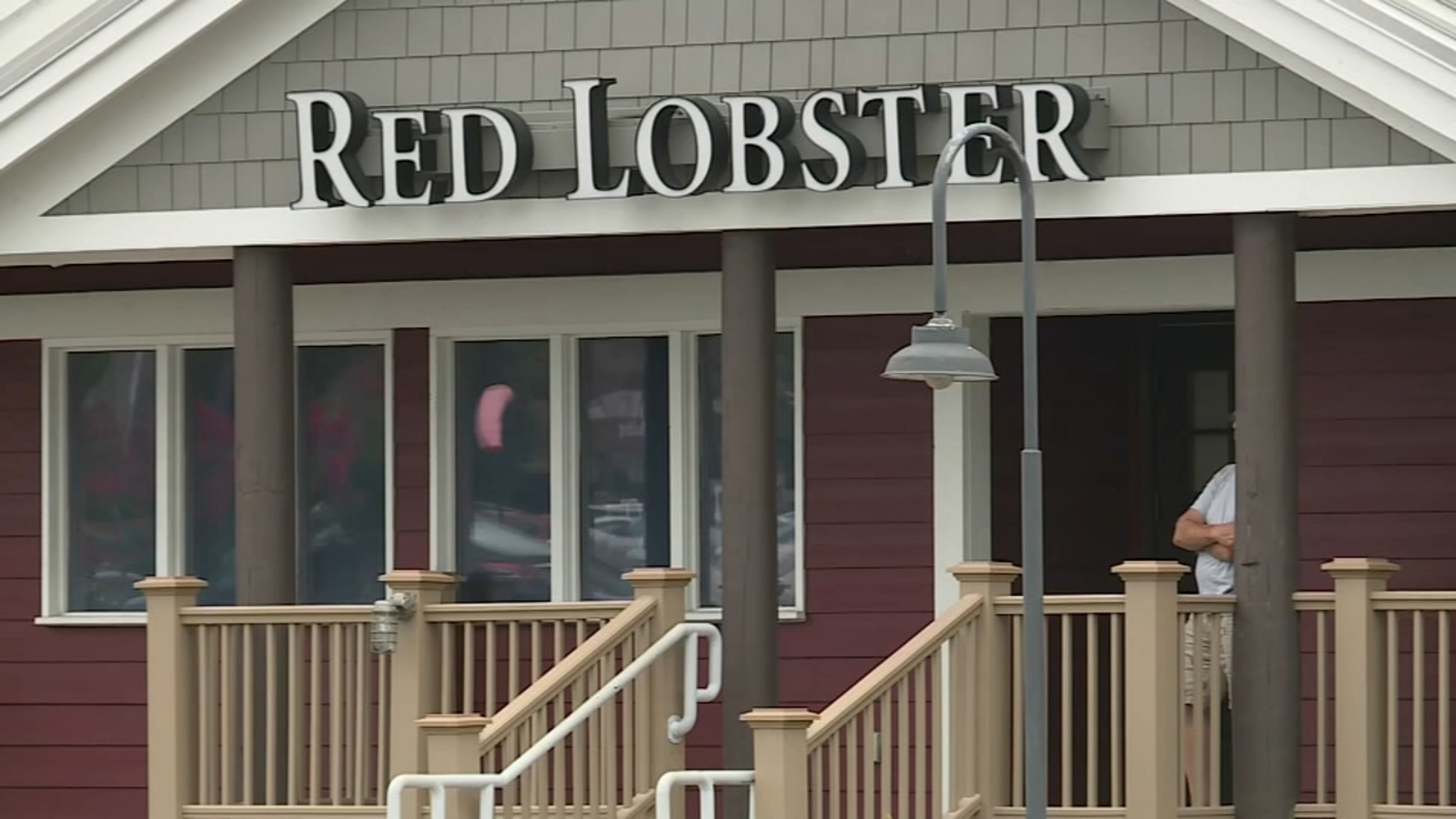 Red Lobster bankruptcy: Company exits Chapter 11 protection; new CEO is Damola Adamolekun, former P.F. Chang’s chief executive [Video]