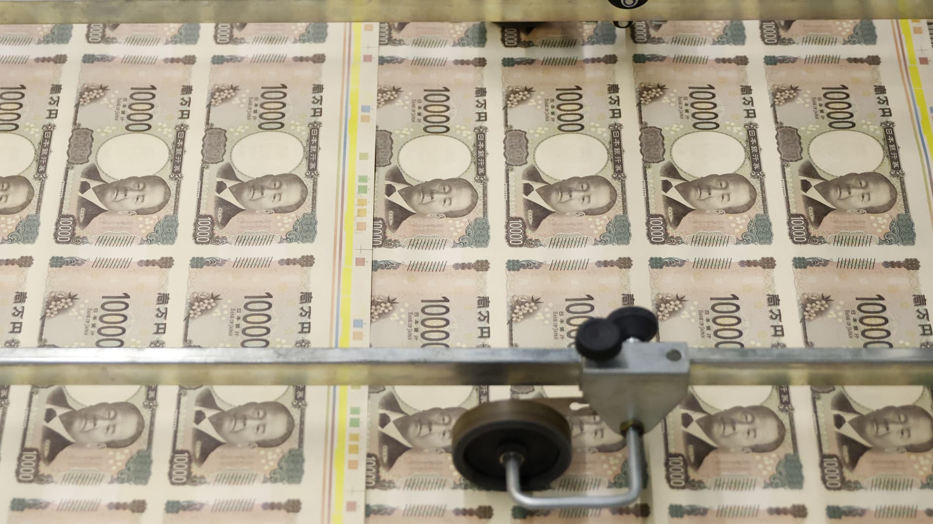 Japan top currency diplomat says watching for yen carry trades: report [Video]