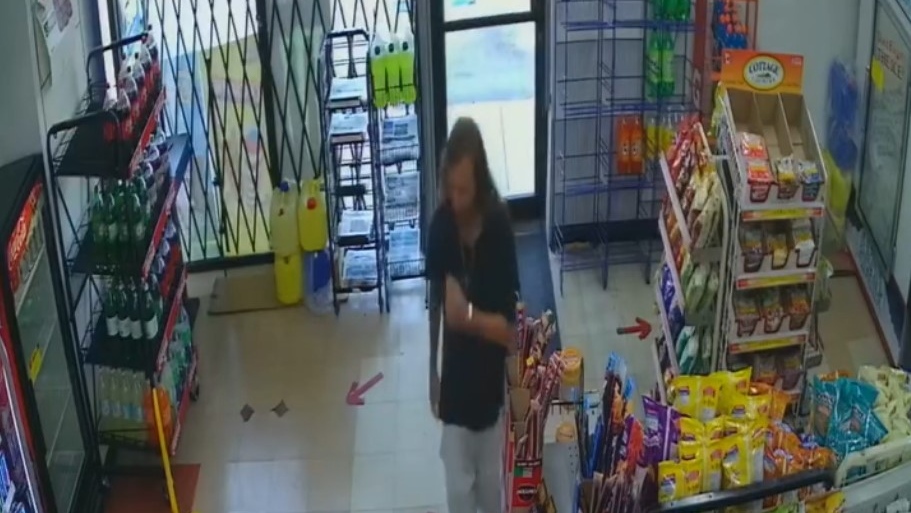 Police seek suspect after convenience store robbery [Video]