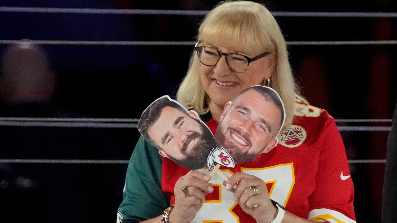 Donna Kelce hits back at critics of son amid Chiefs star’s slow start [Video]