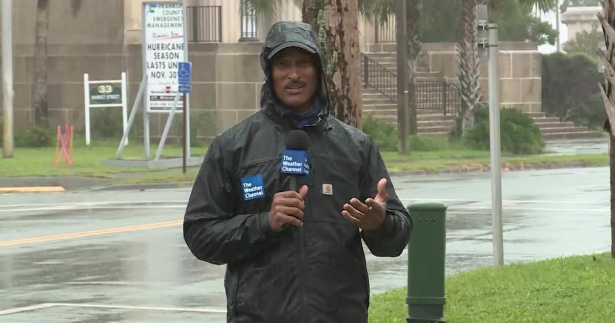 Hurricane Helene starting to pound Apalachicola, Florida | Video