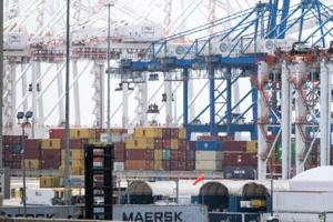 US ports brace for potential dockworkers strike [Video]