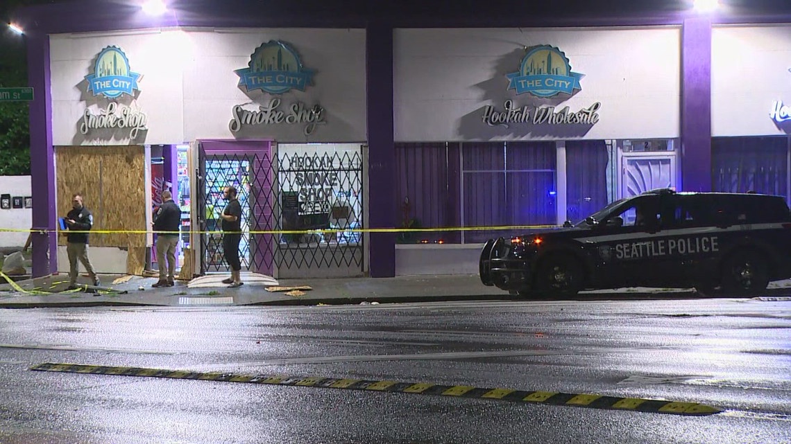 Seattle smoke shop crash-and-grab ends with shootout [Video]