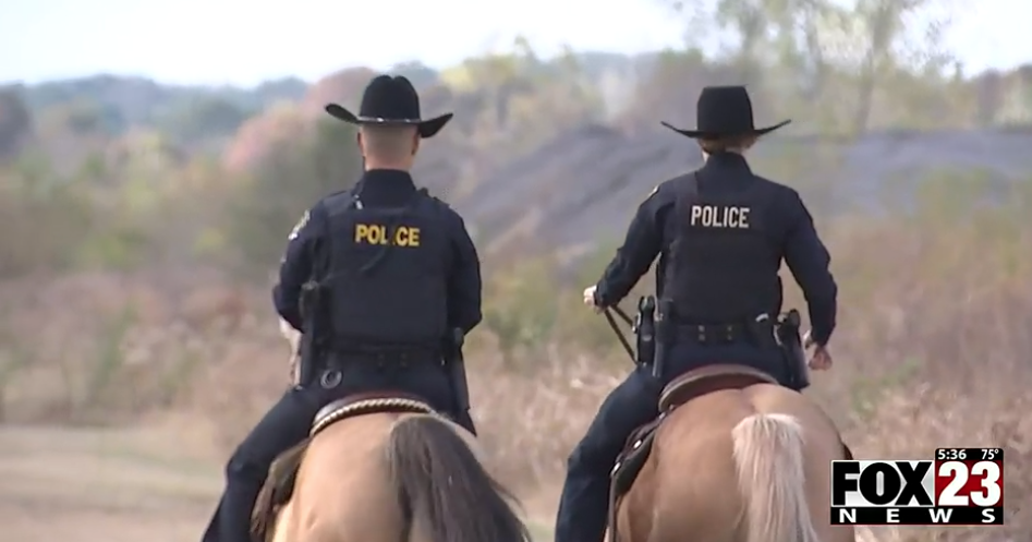 Broken Arrow Mounted Patrol Unit helps Muscogee Nation Lighthorse Police Department launch their own unit | News [Video]