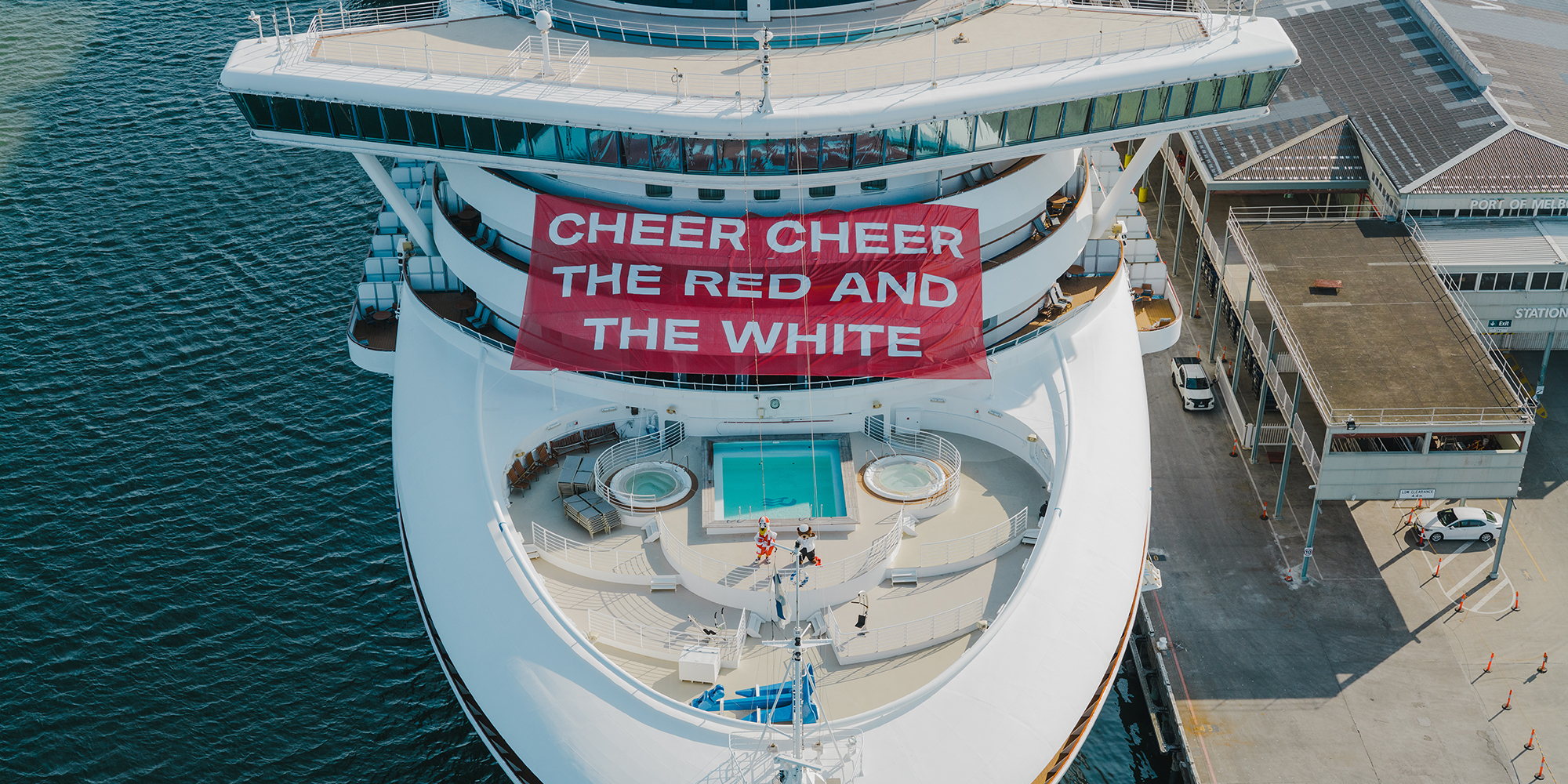 Video: Diamond Princess adorned with the Sydney Swans Red and White banner on Grand Final Day [Video]