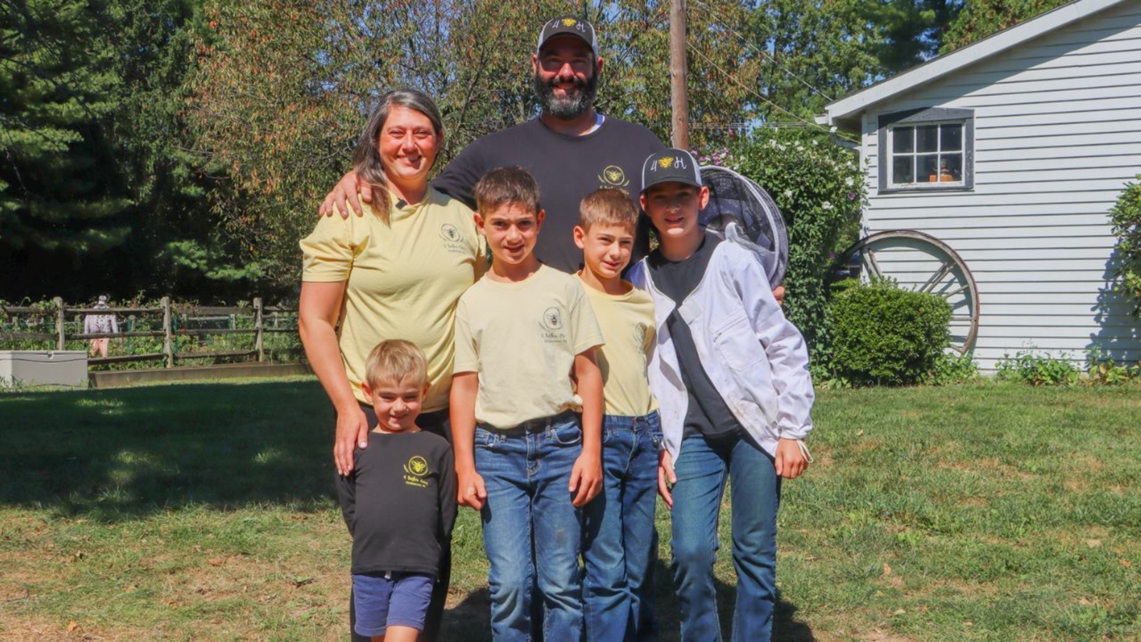 ‘4 Brothers Honey’ has this husband and wife duo buzzing about beekeeping [Video]