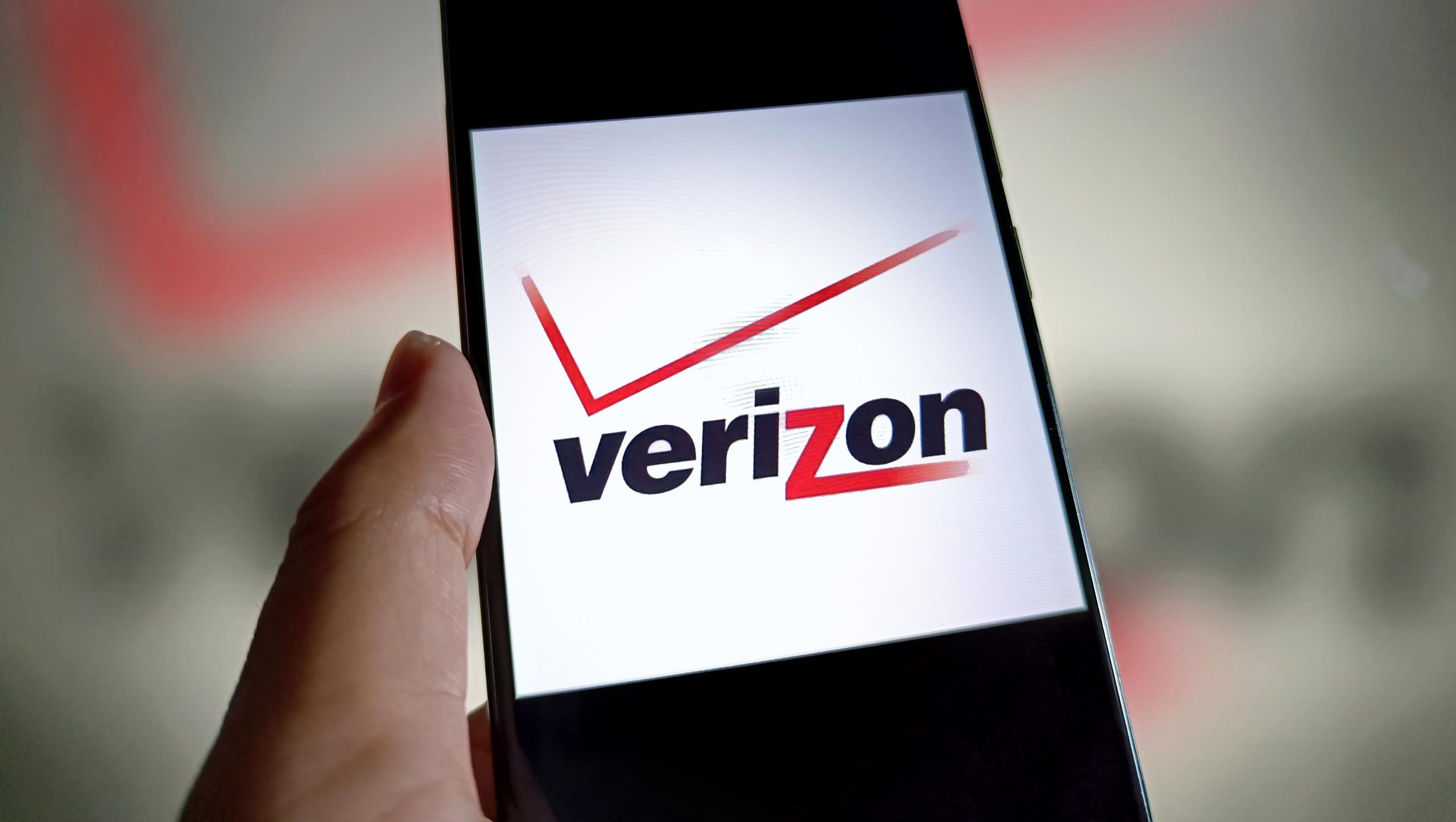 Is Verizon Still Down? Why the Network Had an Outage  Hollywood Life [Video]